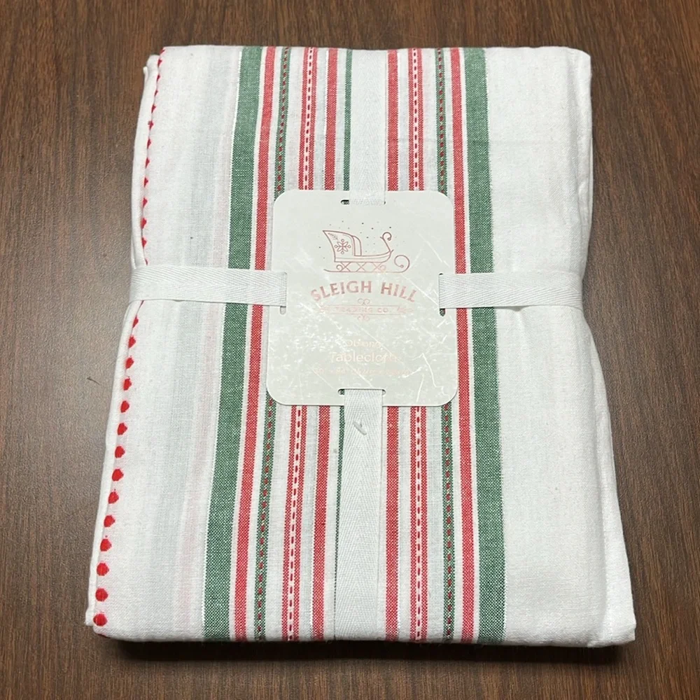 Sleigh Hill oblong Tablecloth and Balsam & Fir Runner, new‎